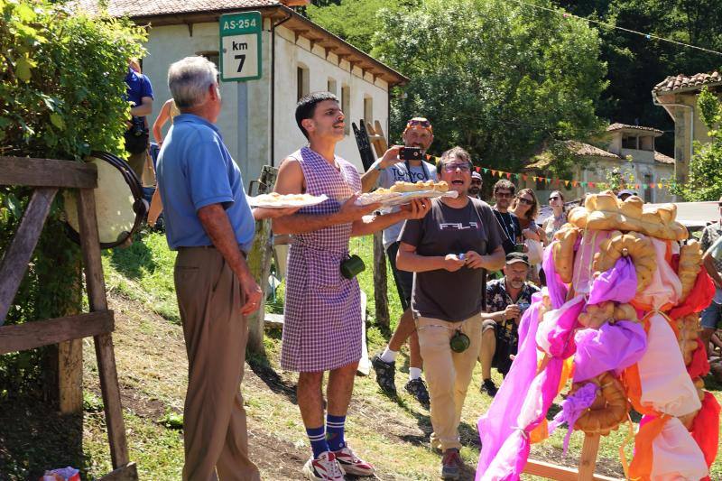 Rodrigo Cuevas impulsa esta celebración en Vegarrionda, en la que la «programación de calidad» al tiempo que se cuida el medio ambiente, aúna a gente de todo el concejo piloñés.