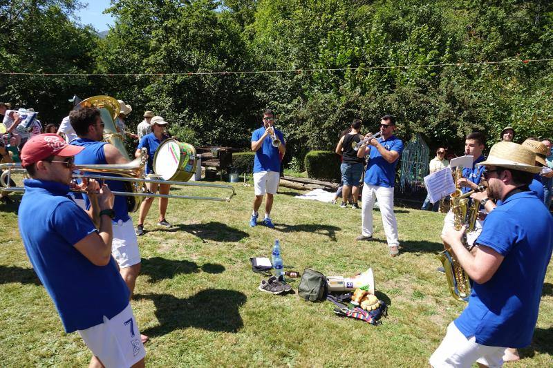 Rodrigo Cuevas impulsa esta celebración en Vegarrionda, en la que la «programación de calidad» al tiempo que se cuida el medio ambiente, aúna a gente de todo el concejo piloñés.