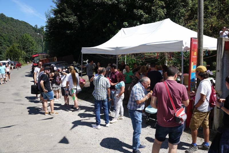 Rodrigo Cuevas impulsa esta celebración en Vegarrionda, en la que la «programación de calidad» al tiempo que se cuida el medio ambiente, aúna a gente de todo el concejo piloñés.
