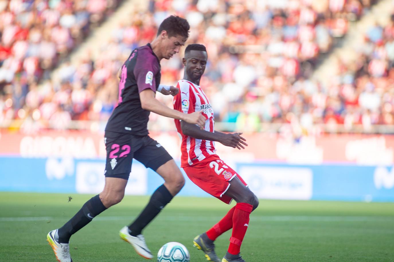 El Sporting consiguió un meritorio empate en Montilivi. Los rojiblancos jugaron gran parte de la segunda mitad con un futbolista menos por la expulsión de Damián. 