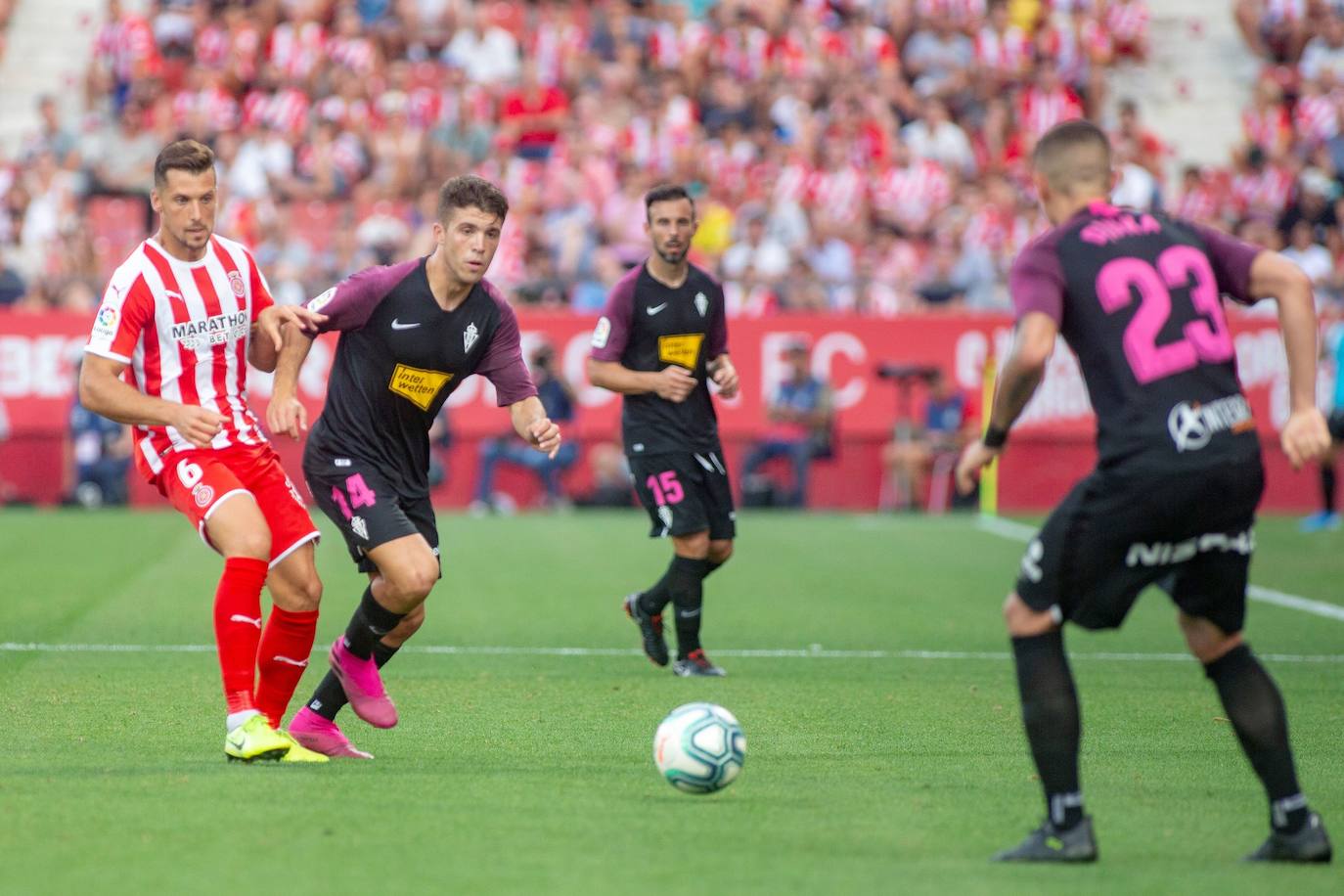 El Sporting consiguió un meritorio empate en Montilivi. Los rojiblancos jugaron gran parte de la segunda mitad con un futbolista menos por la expulsión de Damián. 