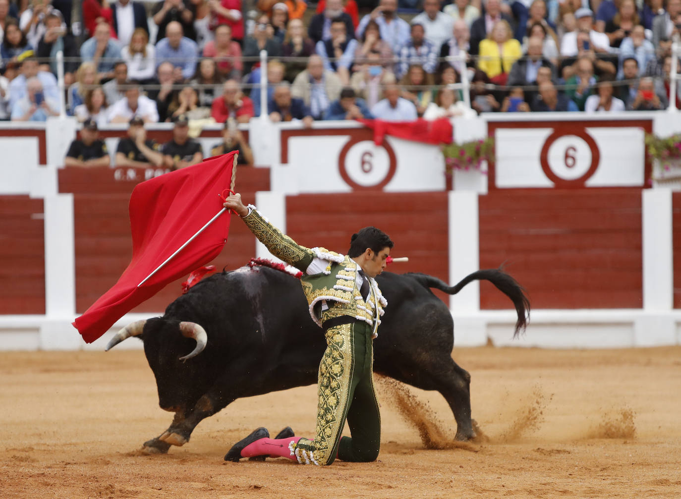 José María Manzanares, Enrique Ponce y Perera cerraron este domingo una nueva edición de la Feria taurina de Begoña. 