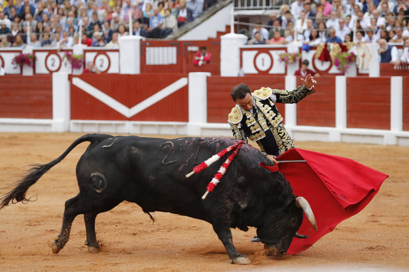 José María Manzanares, Enrique Ponce y Perera cerraron este domingo una nueva edición de la Feria taurina de Begoña. 