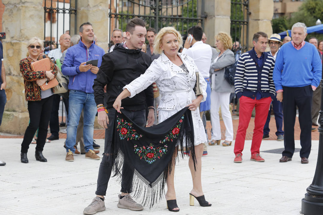 Las calles de la ciudad se llenaron de pancartas para protestar por los festejos taurinos que consideran una «tortura a los animales»