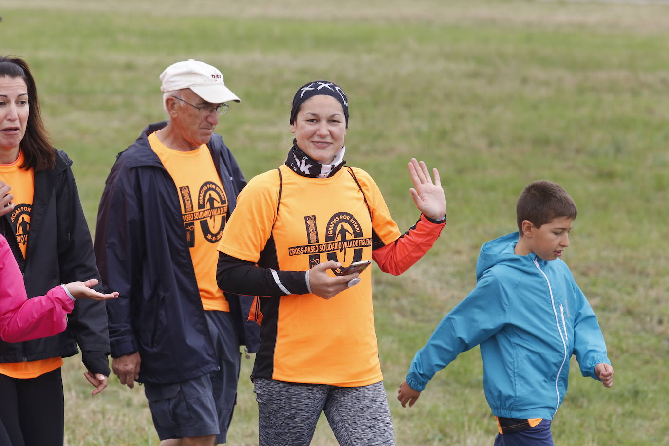 La localidad de Figueras realizó un recorrido de siete kilómetros para recaudar fondos para la Fundación Sandra Ibarra en su lucha contra el cáncer.