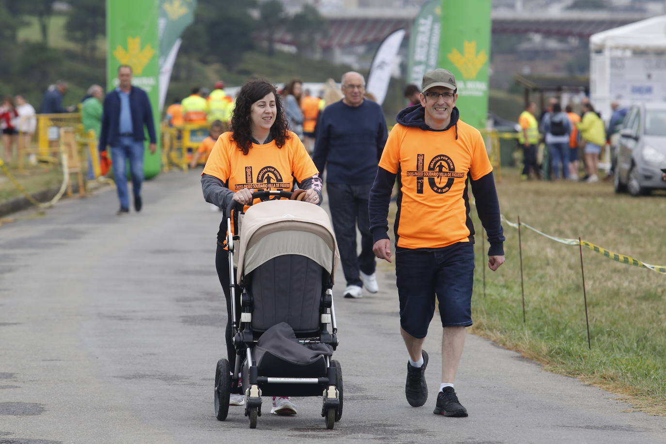 La localidad de Figueras realizó un recorrido de siete kilómetros para recaudar fondos para la Fundación Sandra Ibarra en su lucha contra el cáncer.