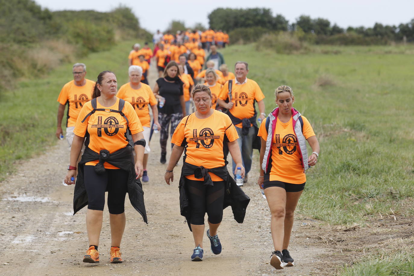 La localidad de Figueras realizó un recorrido de siete kilómetros para recaudar fondos para la Fundación Sandra Ibarra en su lucha contra el cáncer.