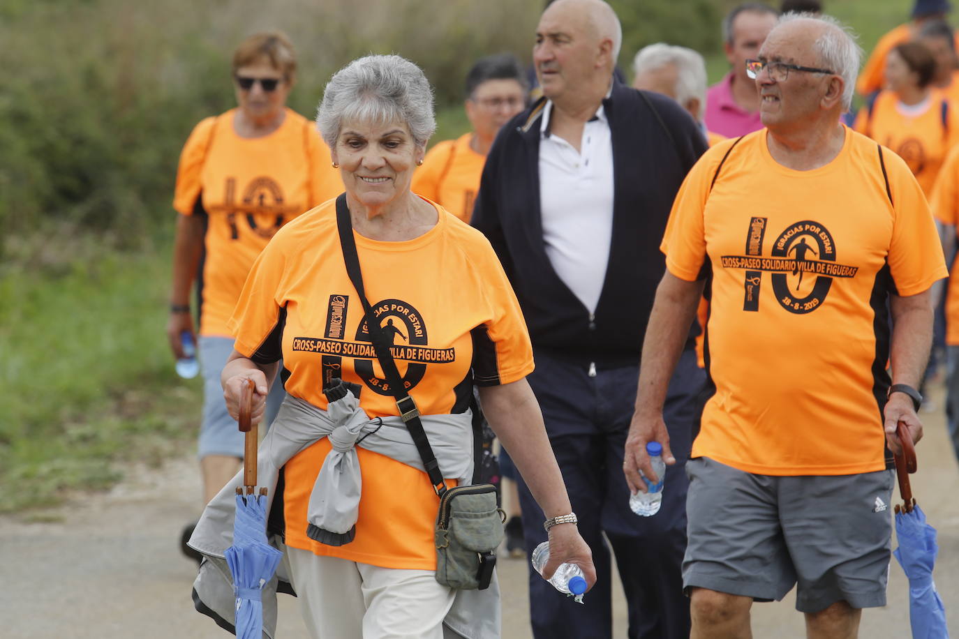 La localidad de Figueras realizó un recorrido de siete kilómetros para recaudar fondos para la Fundación Sandra Ibarra en su lucha contra el cáncer.