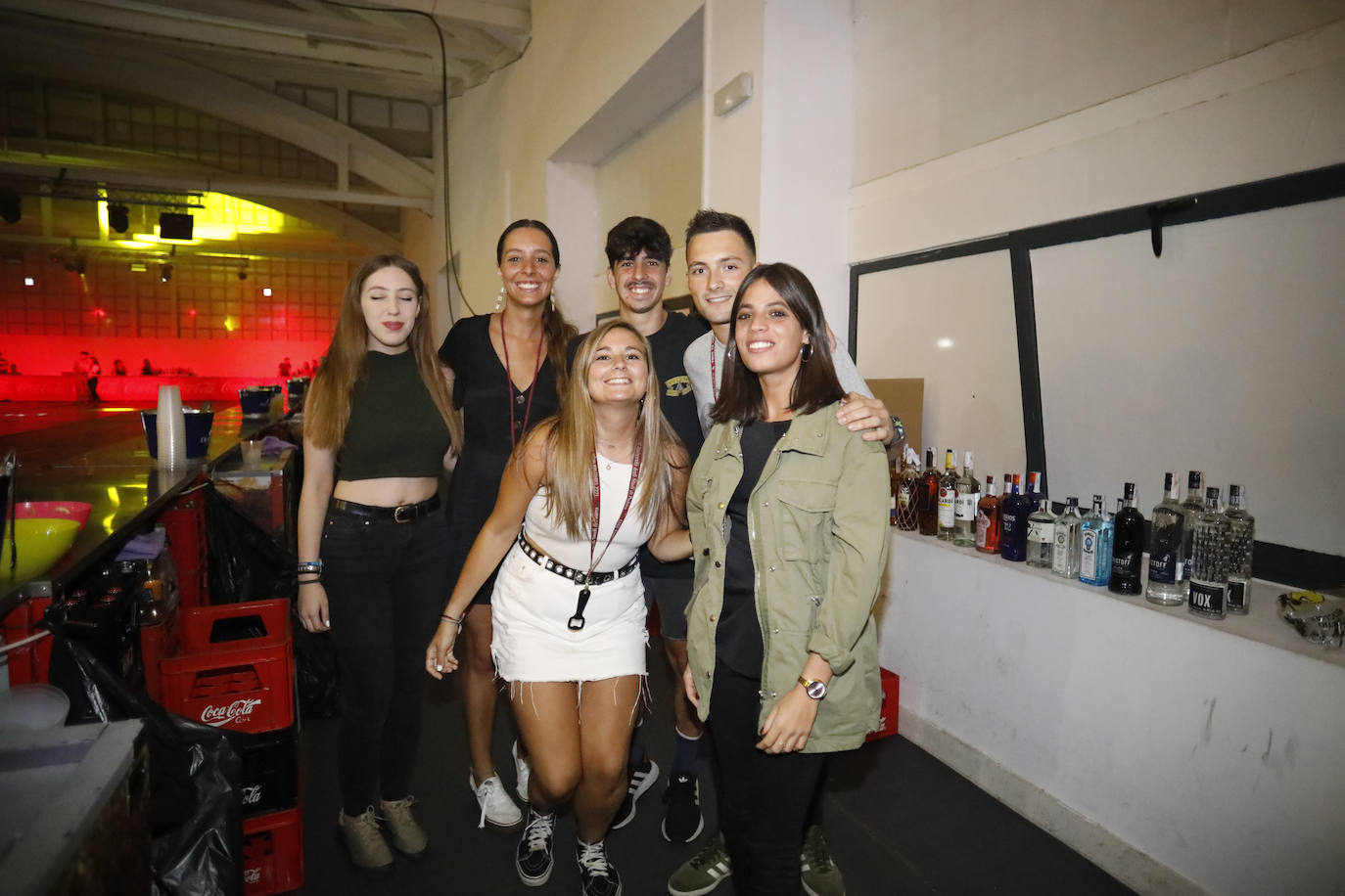 Cientos de jóvenes se dieron cita en la tradicional fiesta de fin de Feria que se celebró en las instalaciones de la Laboral. ¡Búscate en nuestra galería!