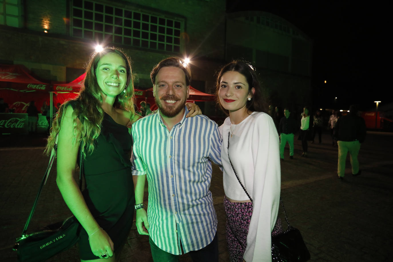 Cientos de jóvenes se dieron cita en la tradicional fiesta de fin de Feria que se celebró en las instalaciones de la Laboral. ¡Búscate en nuestra galería!