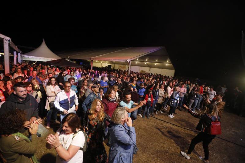 El grupo vallisoletano puso el broche de oro a la fiesta en Laviana con un recorrido por sus mejores temas.