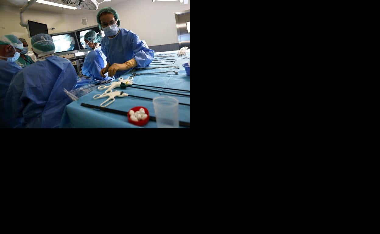 Una de las intervenciones realizadas en el Hospital Universitario Central de Asturias durante el pasado mayo. 