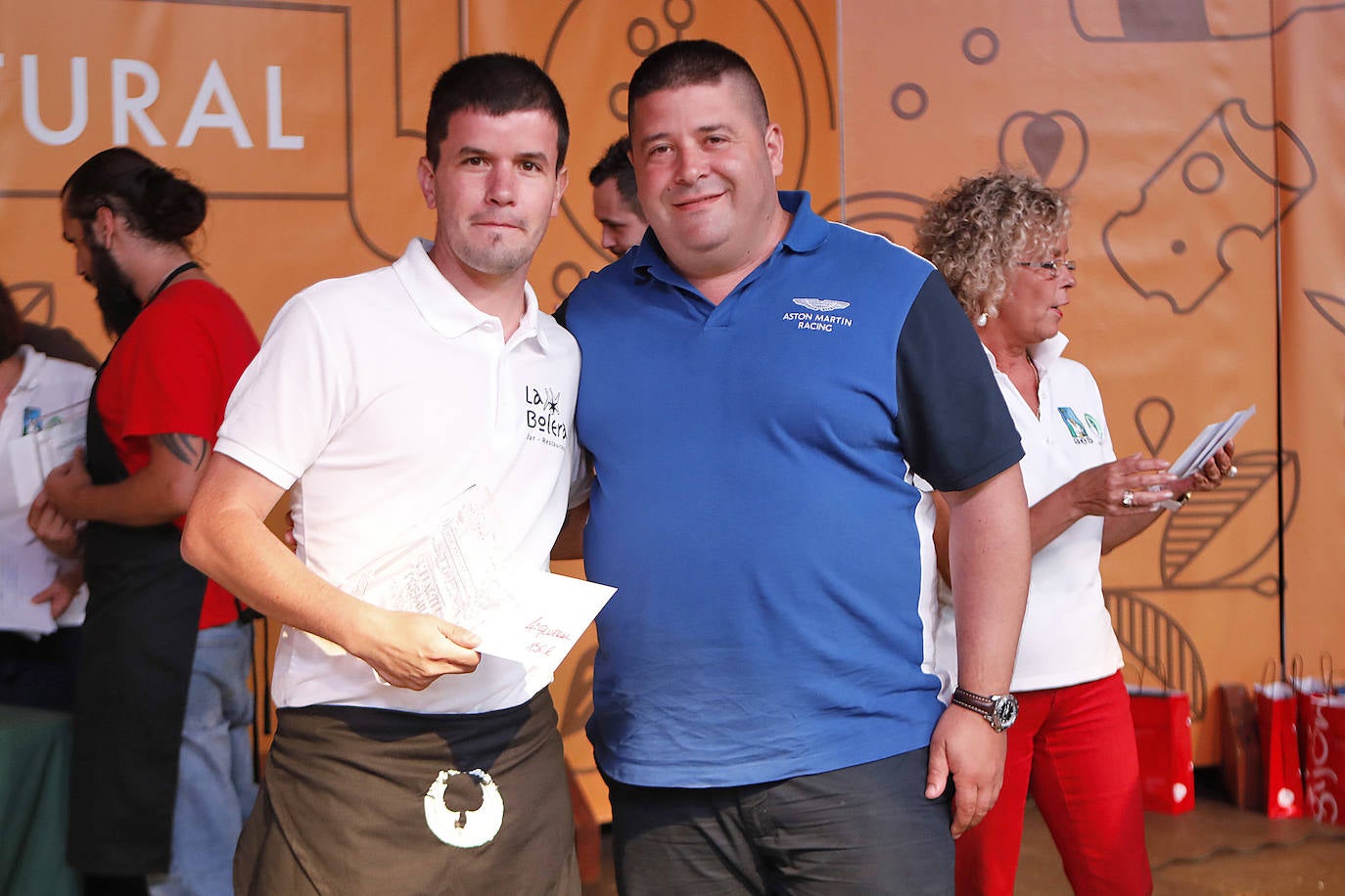 La Playa Mayor de Gijón acogió este jueves la celebración del Concurso de Escanciadores, dentro de las actividades de la fiesta de la sidra. 