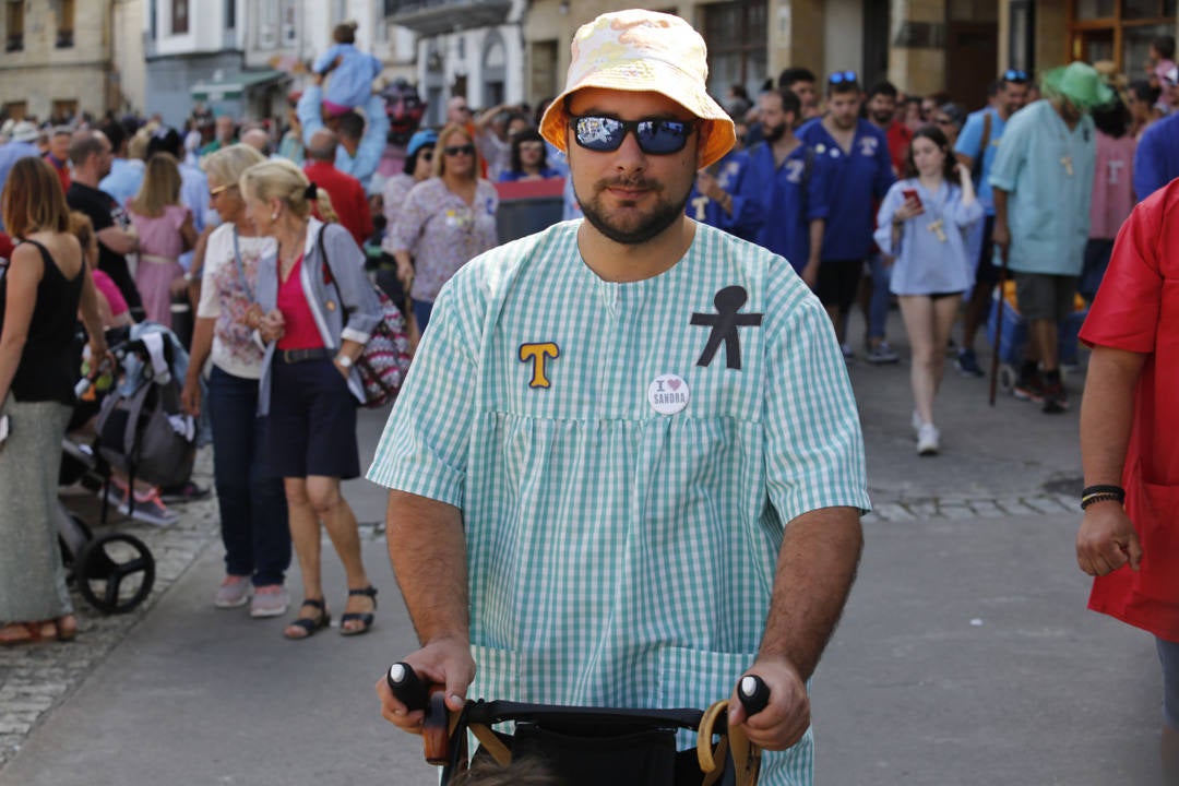 Miles de luarqueses y turistas disfrutaron este jueves de las populares fiestas de San Timoteo. ¡Búscate en nuestra galería! 