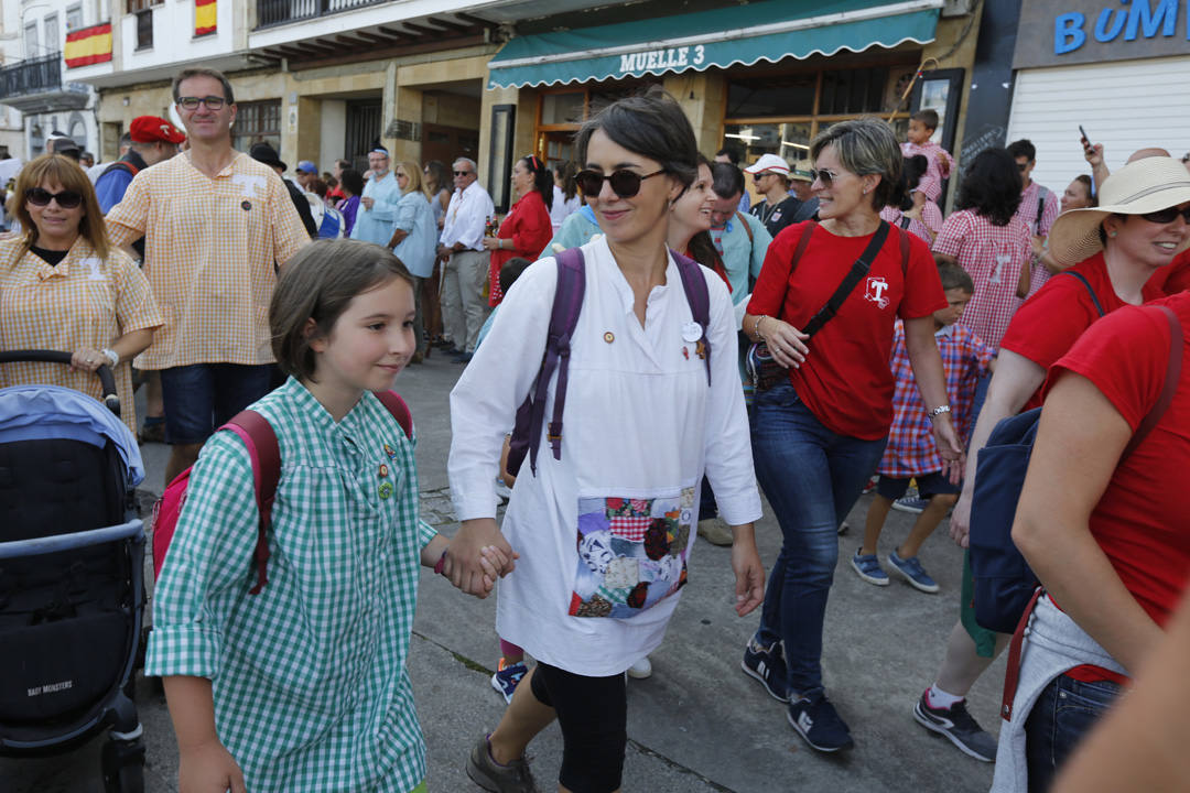 Miles de luarqueses y turistas disfrutaron este jueves de las populares fiestas de San Timoteo. ¡Búscate en nuestra galería! 