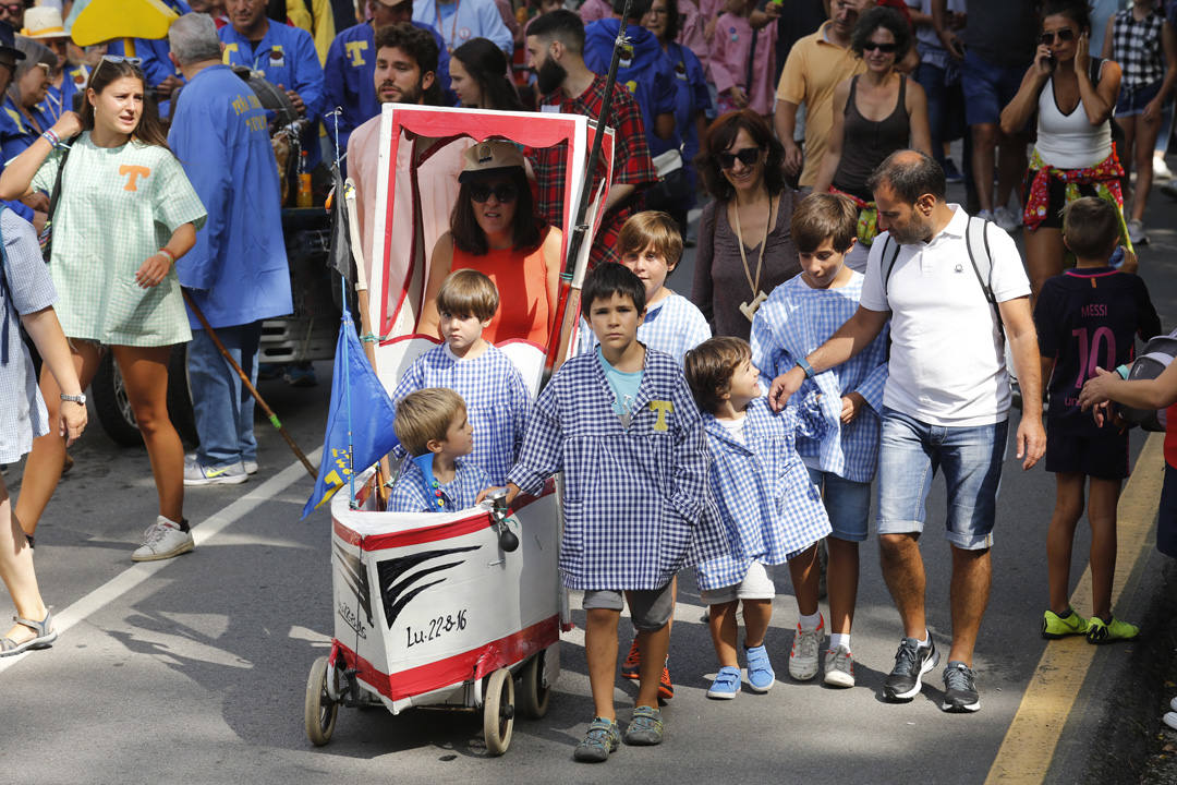 Miles de luarqueses y turistas disfrutaron este jueves de las populares fiestas de San Timoteo. ¡Búscate en nuestra galería! 