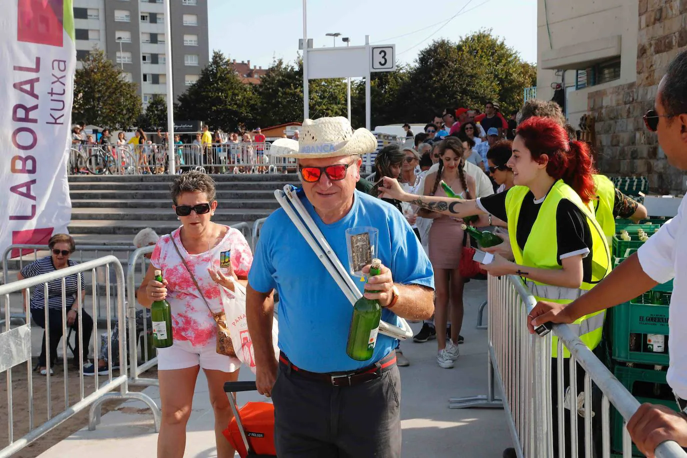 La playa de Poniente ha acogido un nuevo récord en una de las actividades más multitudinarias del verano gijonés. 