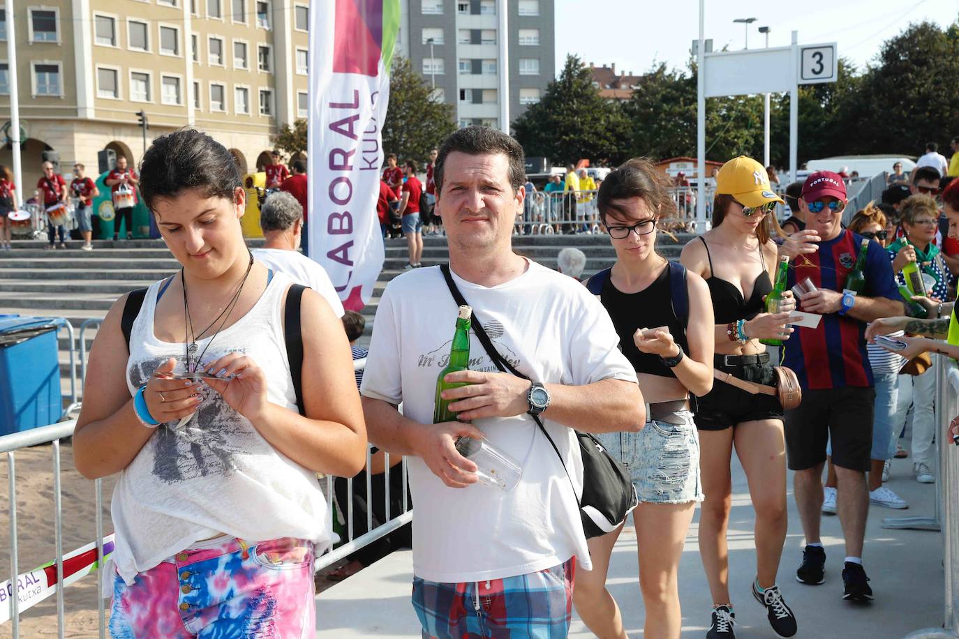 La playa de Poniente ha acogido un nuevo récord en una de las actividades más multitudinarias del verano gijonés. 