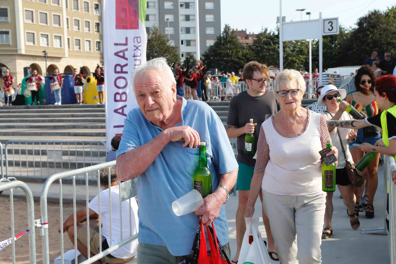 La playa de Poniente ha acogido un nuevo récord en una de las actividades más multitudinarias del verano gijonés. 