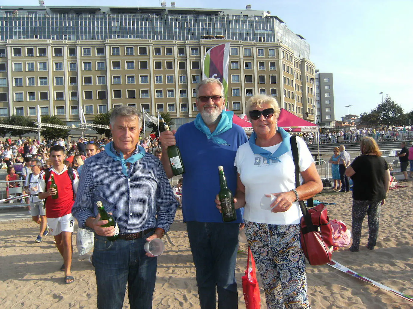 La playa de Poniente ha acogido un nuevo récord en una de las actividades más multitudinarias del verano gijonés