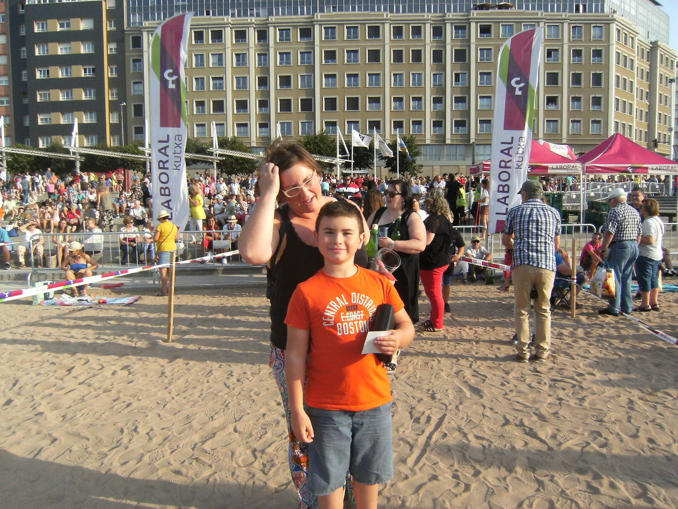 La playa de Poniente ha acogido un nuevo récord en una de las actividades más multitudinarias del verano gijonés