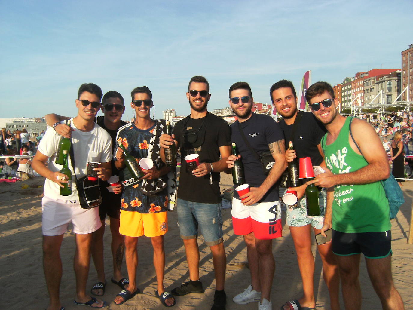 La playa de Poniente ha acogido un nuevo récord en una de las actividades más multitudinarias del verano gijonés