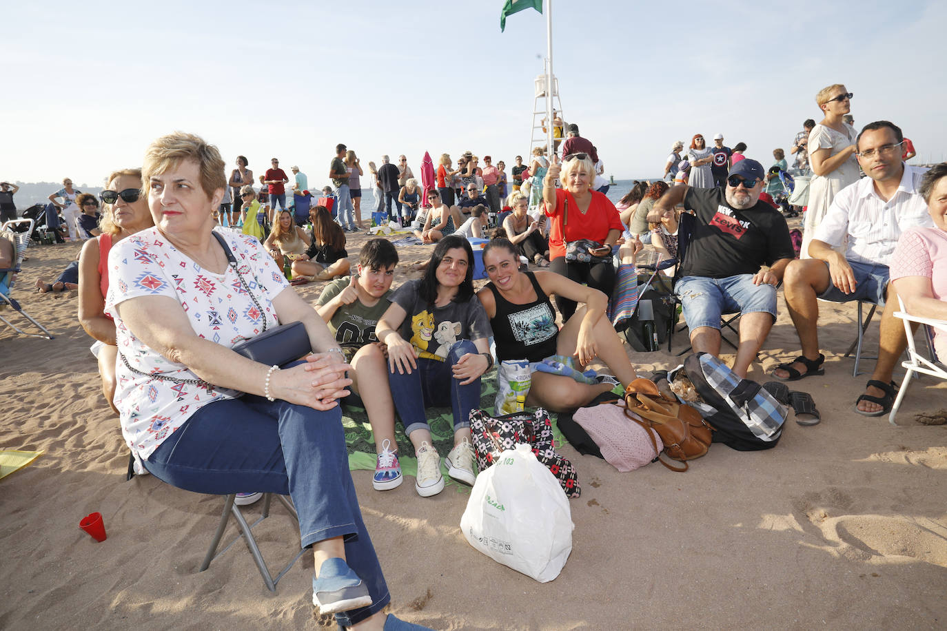 La playa de Poniente ha acogido un nuevo récord en una de las actividades más multitudinarias del verano gijonés.