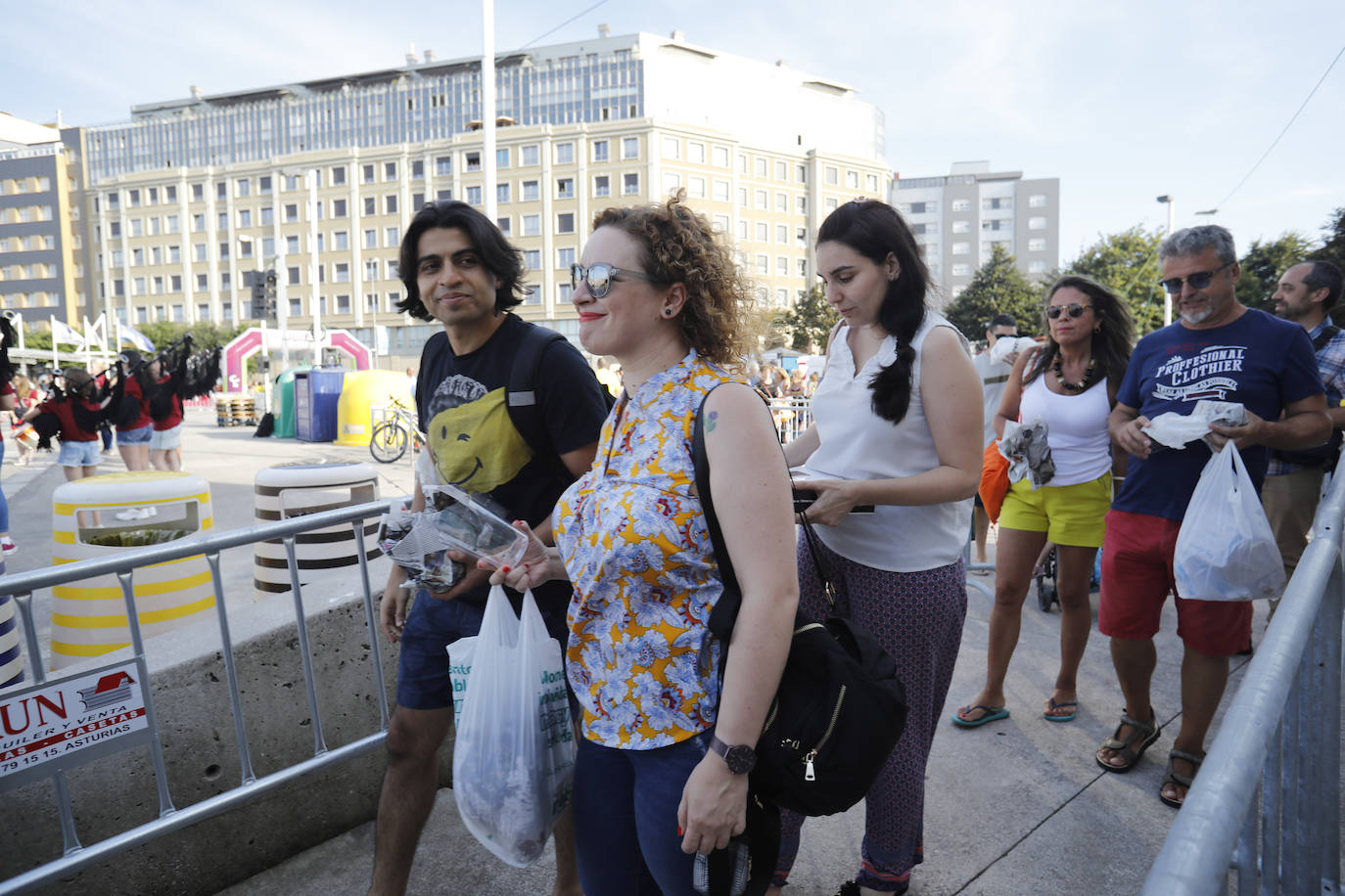 La playa de Poniente ha acogido un nuevo récord en una de las actividades más multitudinarias del verano gijonés.