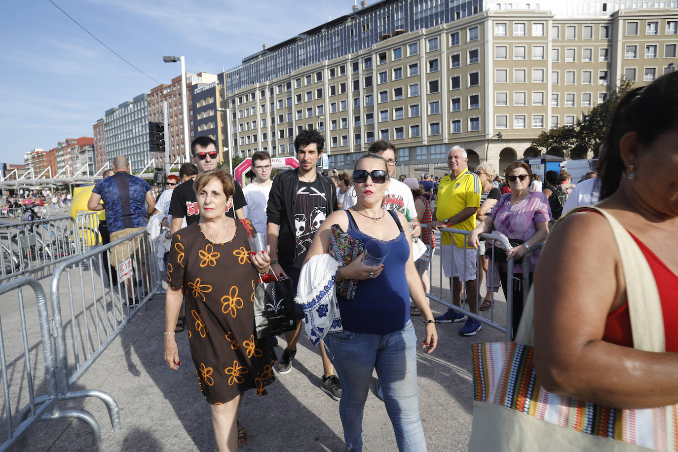 La playa de Poniente ha acogido un nuevo récord en una de las actividades más multitudinarias del verano gijonés.