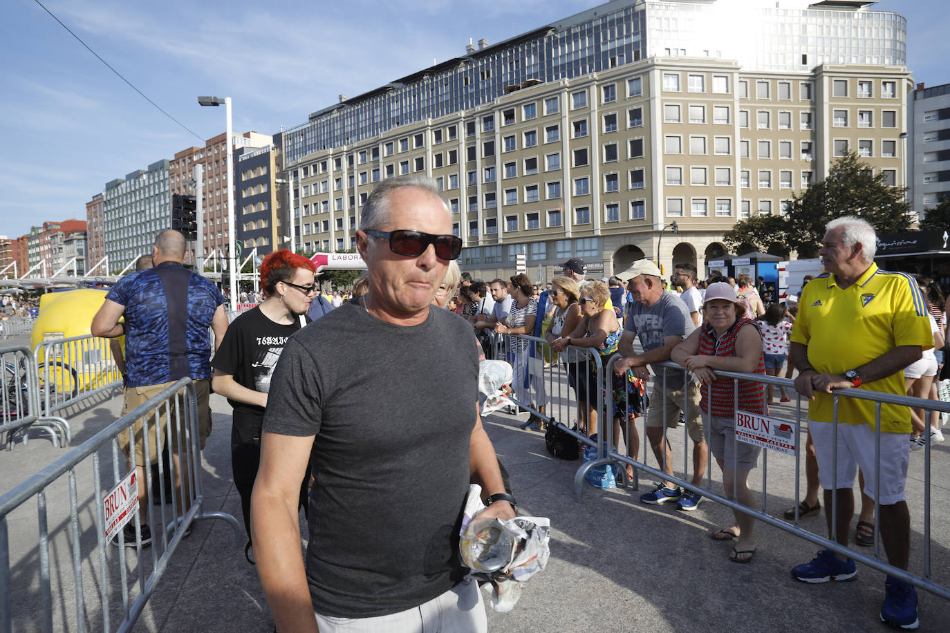 La playa de Poniente ha acogido un nuevo récord en una de las actividades más multitudinarias del verano gijonés.