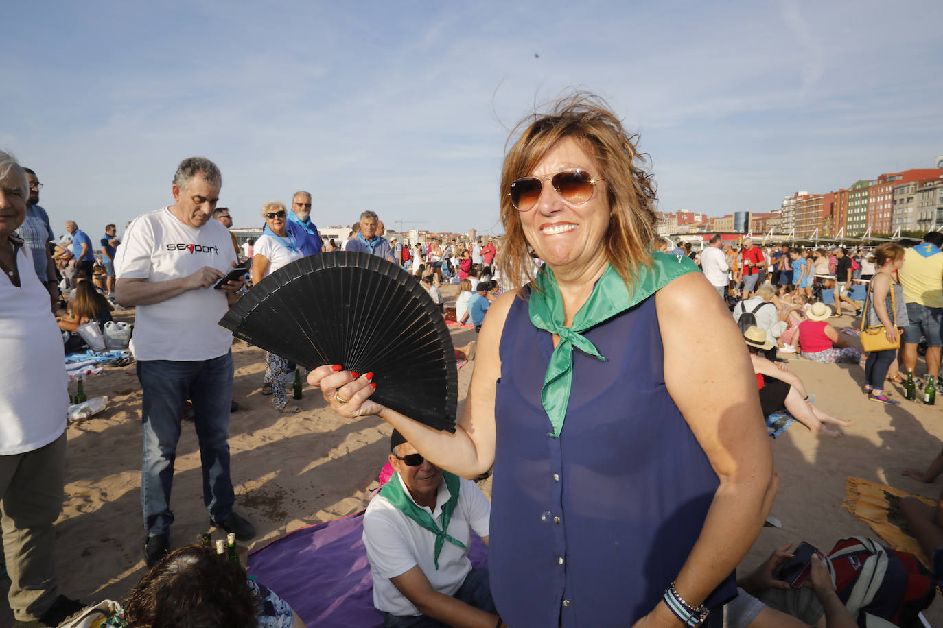 La playa de Poniente ha acogido un nuevo récord en una de las actividades más multitudinarias del verano gijonés.
