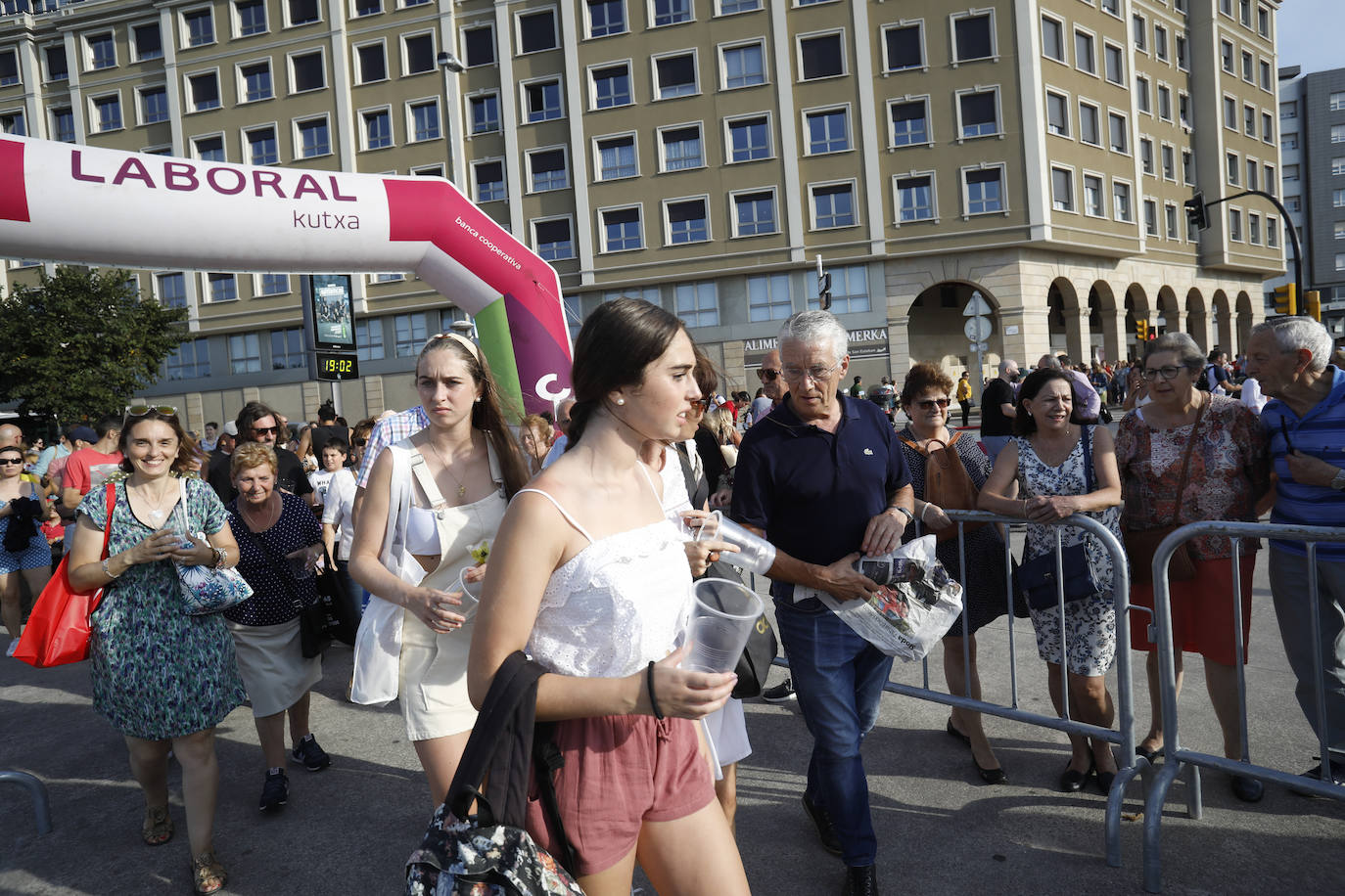 La playa de Poniente ha acogido un nuevo récord en una de las actividades más multitudinarias del verano gijonés.