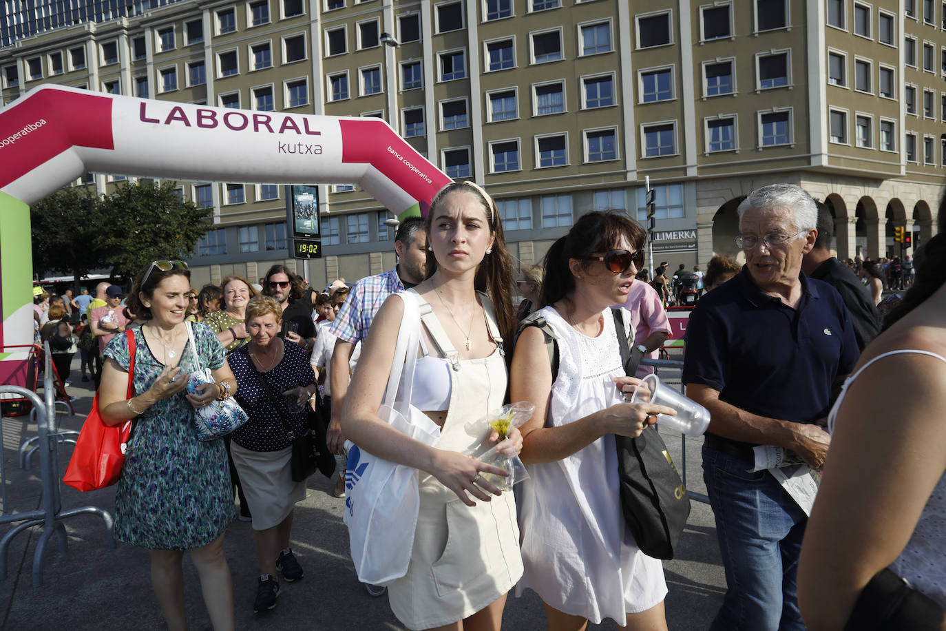 La playa de Poniente ha acogido un nuevo récord en una de las actividades más multitudinarias del verano gijonés.