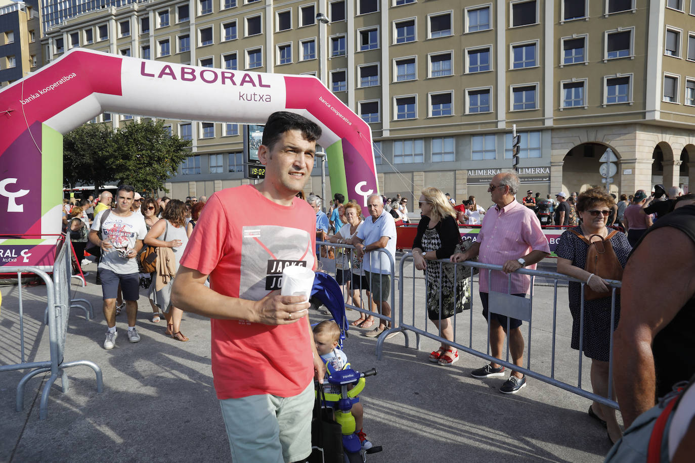 La playa de Poniente ha acogido un nuevo récord en una de las actividades más multitudinarias del verano gijonés.