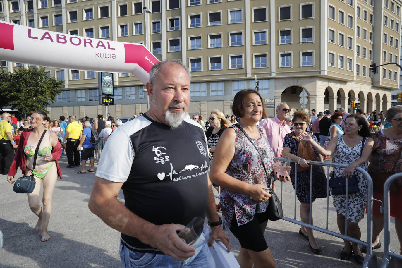 La playa de Poniente ha acogido un nuevo récord en una de las actividades más multitudinarias del verano gijonés.