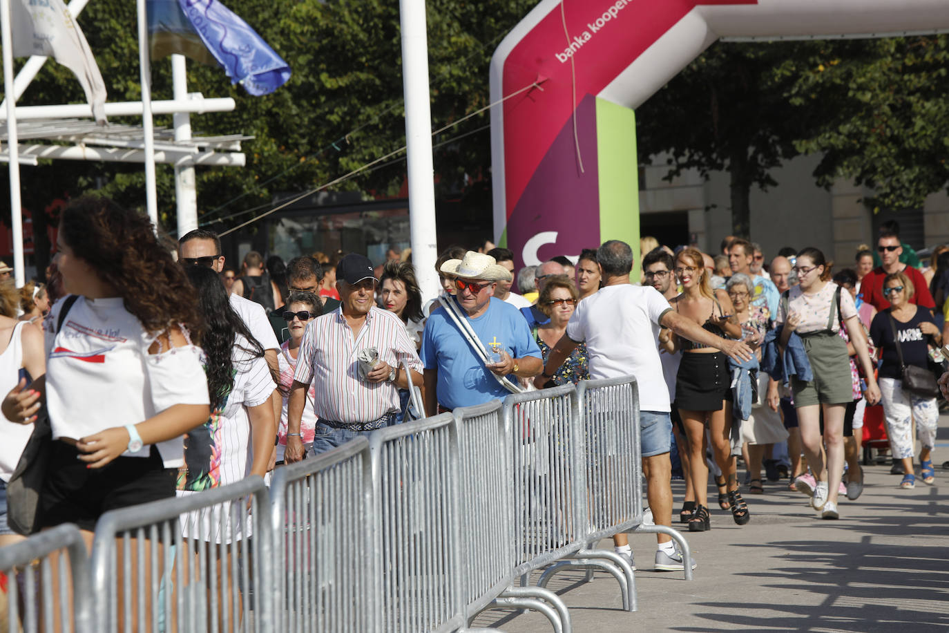 La playa de Poniente ha acogido un nuevo récord en una de las actividades más multitudinarias del verano gijonés.