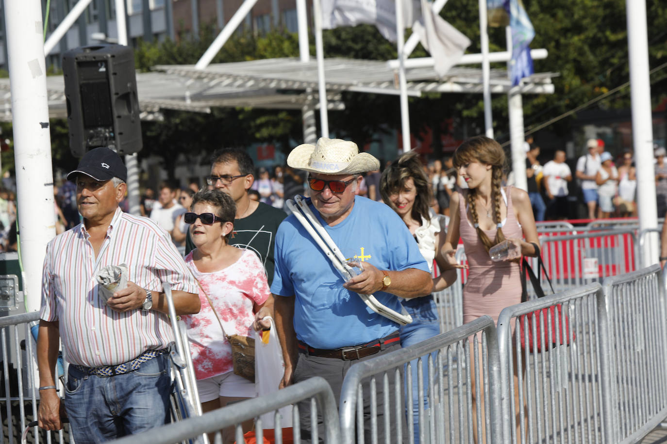 La playa de Poniente ha acogido un nuevo récord en una de las actividades más multitudinarias del verano gijonés.
