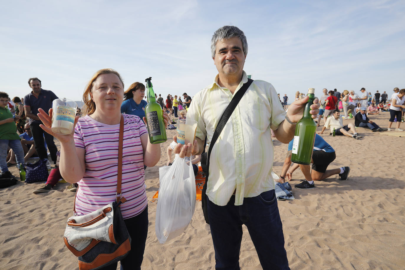 La playa de Poniente ha acogido un nuevo récord en una de las actividades más multitudinarias del verano gijonés.