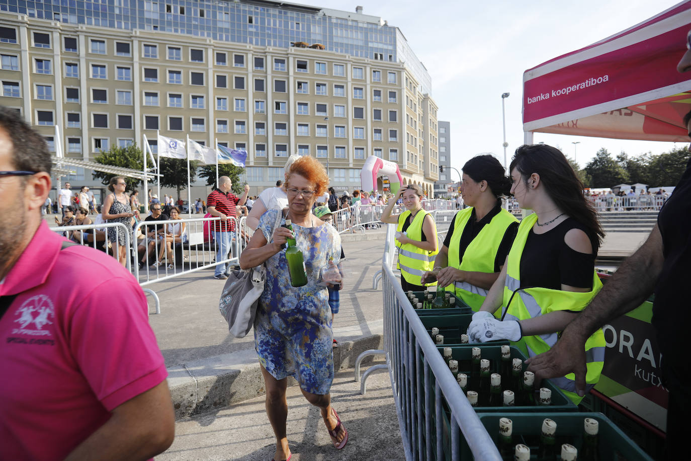 La playa de Poniente ha acogido un nuevo récord en una de las actividades más multitudinarias del verano gijonés.