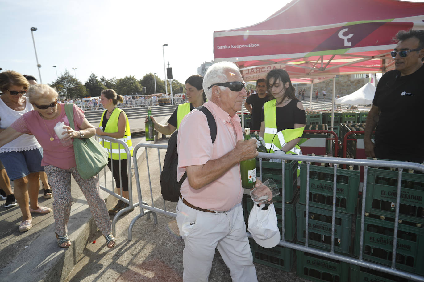 La playa de Poniente ha acogido un nuevo récord en una de las actividades más multitudinarias del verano gijonés.