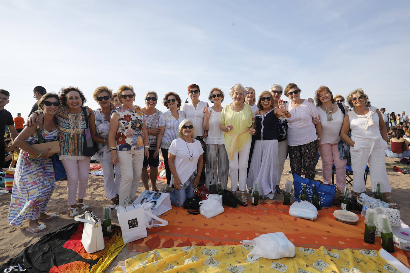 La playa de Poniente ha acogido un nuevo récord en una de las actividades más multitudinarias del verano gijonés.