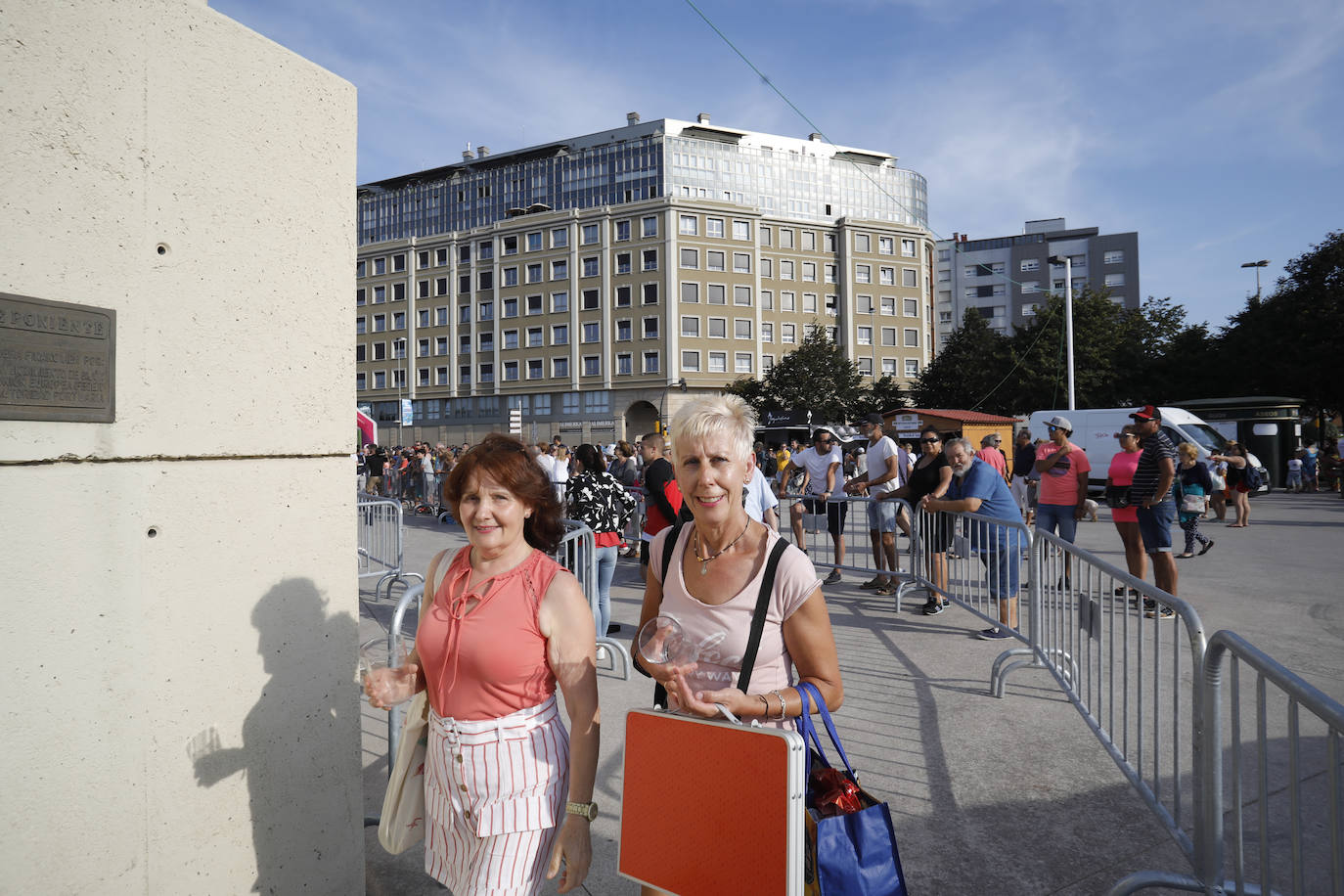 La playa de Poniente ha acogido un nuevo récord en una de las actividades más multitudinarias del verano gijonés.