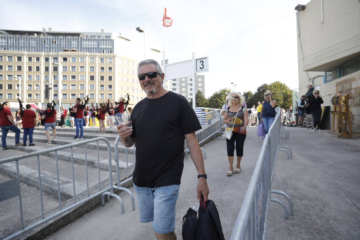 La playa de Poniente ha acogido un nuevo récord en una de las actividades más multitudinarias del verano gijonés.