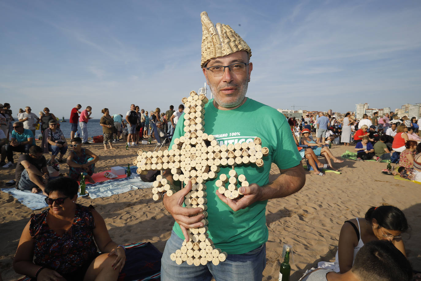 La playa de Poniente ha acogido un nuevo récord en una de las actividades más multitudinarias del verano gijonés.