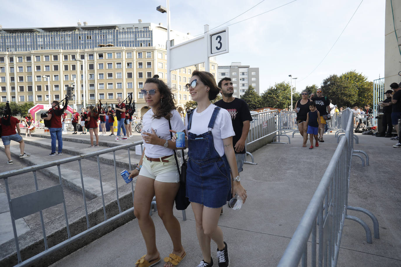 La playa de Poniente ha acogido un nuevo récord en una de las actividades más multitudinarias del verano gijonés.