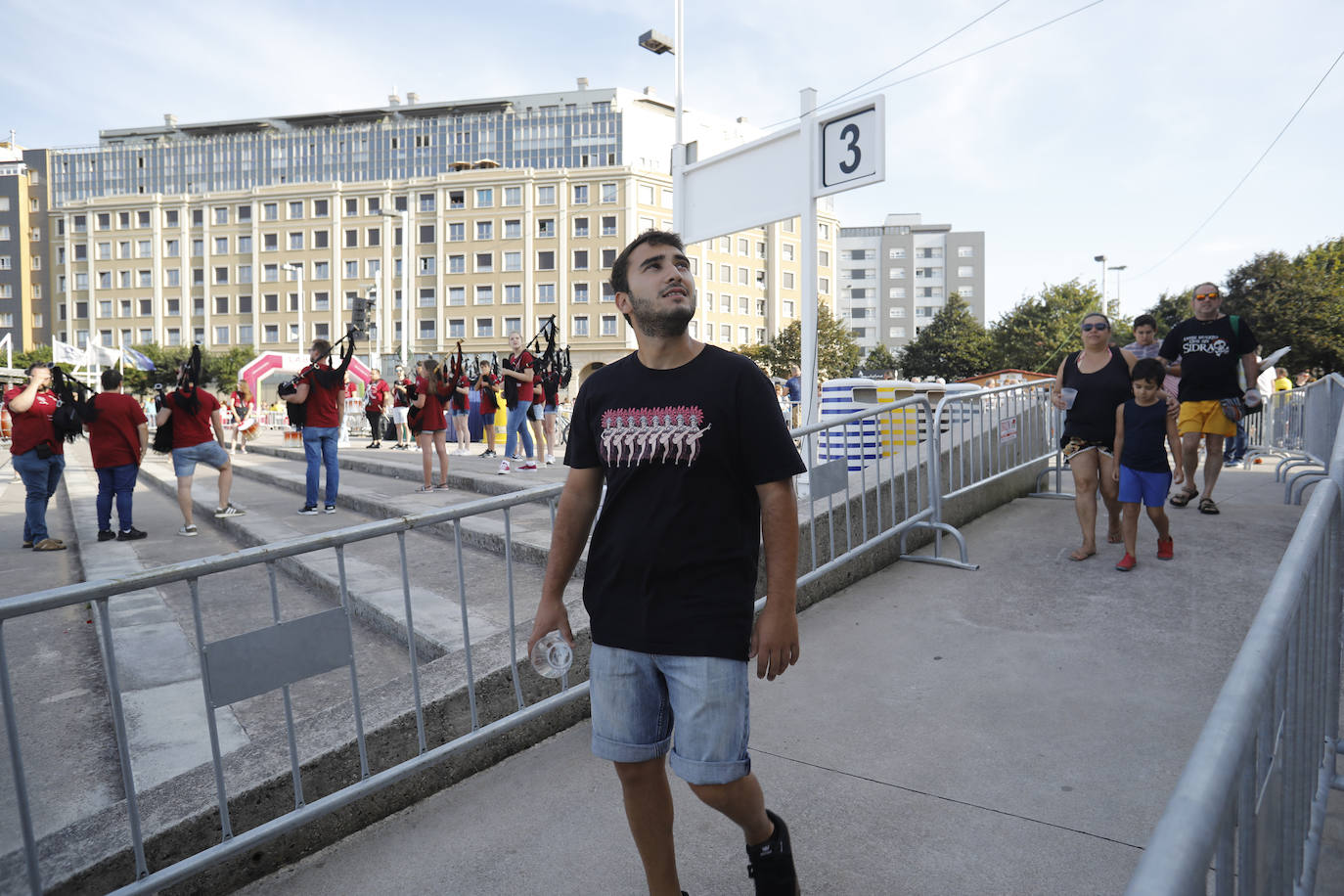 La playa de Poniente ha acogido un nuevo récord en una de las actividades más multitudinarias del verano gijonés.