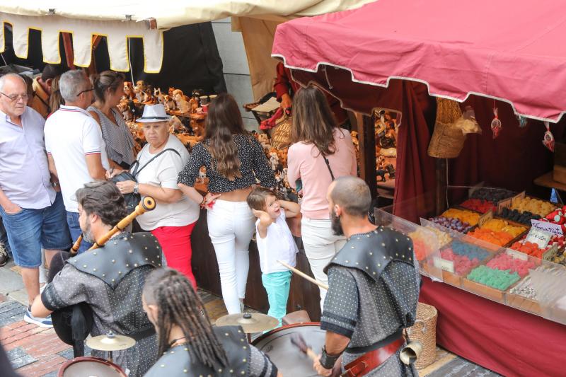 El Mercado Medieval de San Agustín reúne más de cien puestos de venta y gastronomía, atracciones infantiles y espectáculos de animación de calle.