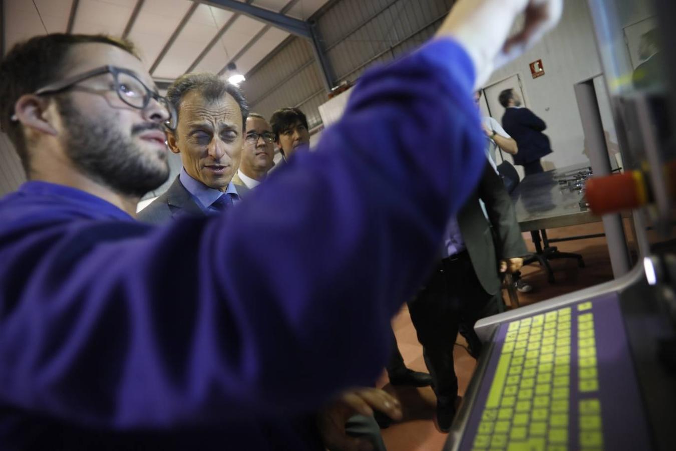 El ministro en funciones de Ciencia, Innovación y Universidad antes se reunió con el presidente del Principado Adrián Barbón. 