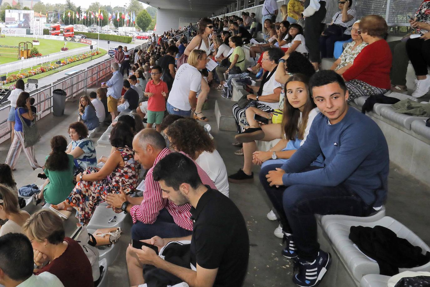 Las Mestas vive de nuevo el Concurso Hípico más importante del verano en España, que mantiene el carácter de oficial y que llega ya a los 77 años de vida. Emoción, saltos, galopes y 5 días por delante para cerrar el verano con un fin de semana de gran altura en Gijón.
