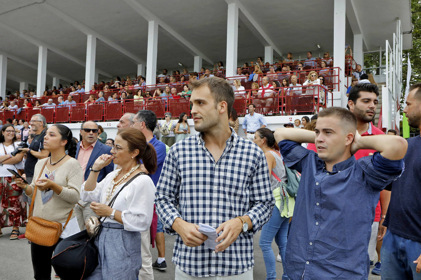 Las Mestas vive de nuevo el Concurso Hípico más importante del verano en España, que mantiene el carácter de oficial y que llega ya a los 77 años de vida. Emoción, saltos, galopes y 5 días por delante para cerrar el verano con un fin de semana de gran altura en Gijón.